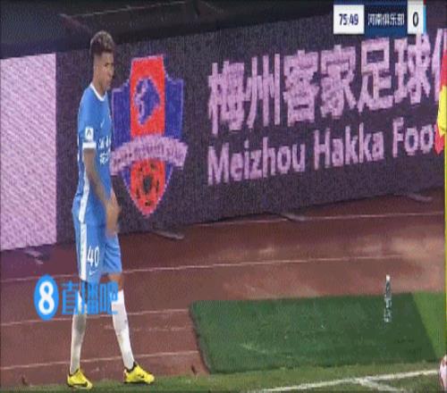 河南扳回一球!梅州防守后点漏人,迈达纳头球破门
