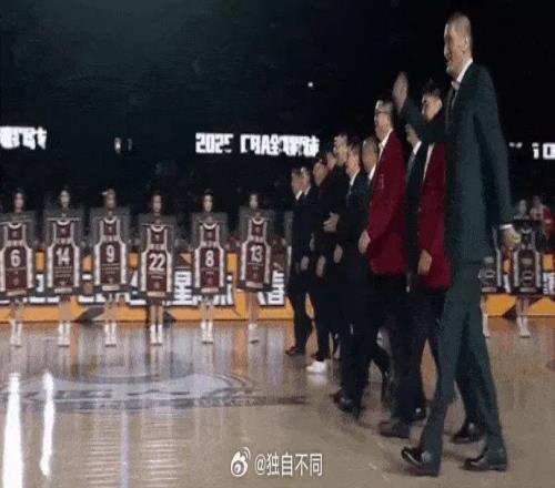 记者：今年的CBA全明星除了正赛依旧难看外其他环节还真不错