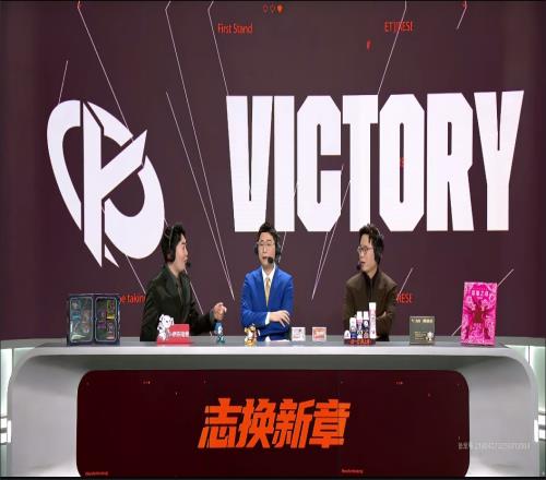解说还偷玩手机管泽元看KC拿下首局：卧槽燃起来了