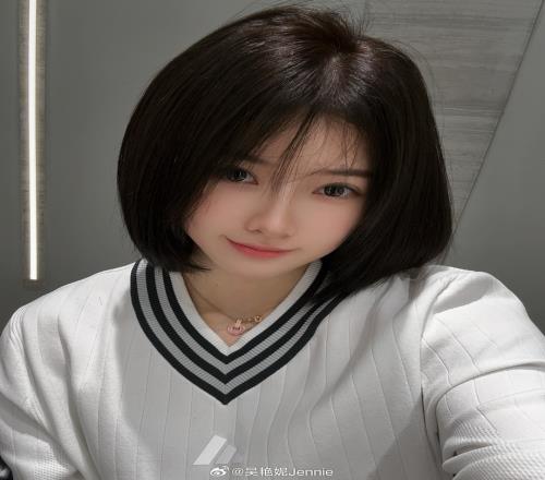 太甜了吴艳妮晒新发型：从今日起我是短发小妮