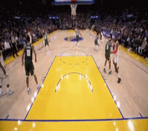 巴特勒都无奈抱头了！库明加恶意犯规搂人战术是给巴特勒设计的