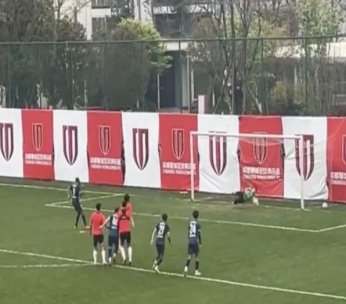 热身赛成都蓉城32击败重庆铜梁龙比赛末段主动演练10打11战术
