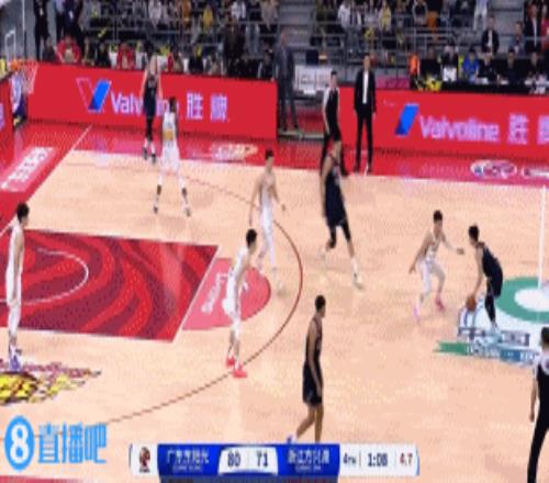 文班亚昕！徐昕顺下接球转身直接双手隔扣