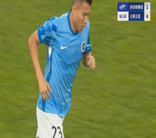 再扳一球!杨一鸣头球砸中李松益入网,新鹏城仍34落后玉昆