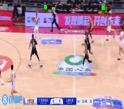 先声夺人！刘铮中投得手后洛夫顿轰进追身三分上海开场先拿5分