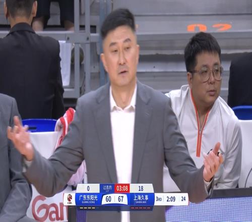 广东瞬间崩盘3分钟被轰一波180杜锋脸色铁青无奈摊手