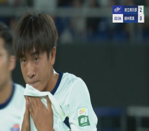 17岁生涯第2场！17岁魏祥鑫扣过国脚刘浩帆造点点射打入生涯首球