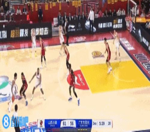 结结实实一巴掌王少杰出手后击中法耶面部后者痛苦倒地不起
