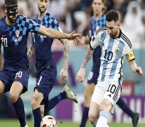 为什么世界杯冠军会在球衣上加星这是FIFA 冠军的传统