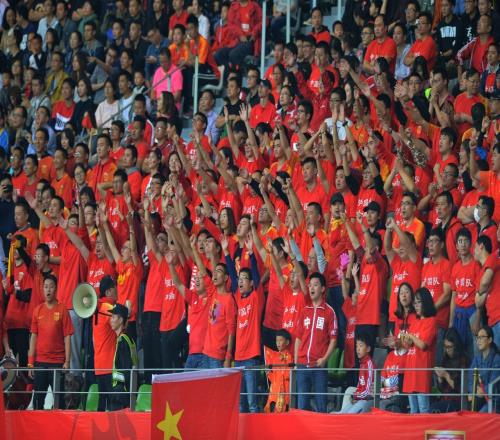 日媒：中国球迷热情高涨，今晚预计会有6万名球迷到场观战