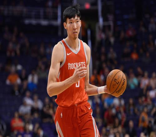 上一次在NBA正式比赛中出战的中国球员还是6年前的周琦！