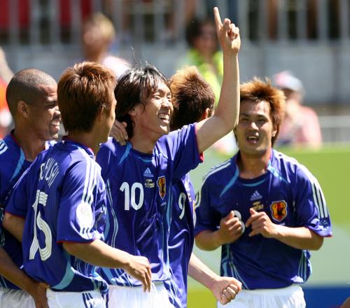 日媒:日本国家队邀请中村俊辅加入教练组,负责进攻和定位球