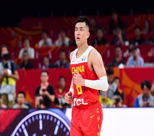 丁佳宁:郭艾伦19年五犯没问题后者怒怼:回看一千次也是吹错了!