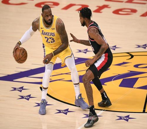 开拓者vs湖人NBA赛果：利拉德31分，开拓者险胜湖人