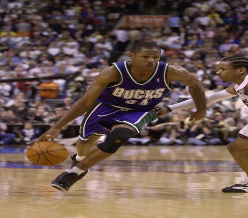 27年前的今天：雷阿伦完成NBA首秀三分3中2贡献13分