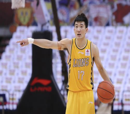 媒体人:孙铭徽是CBA世界的顶级后卫是赛场上的超级明星