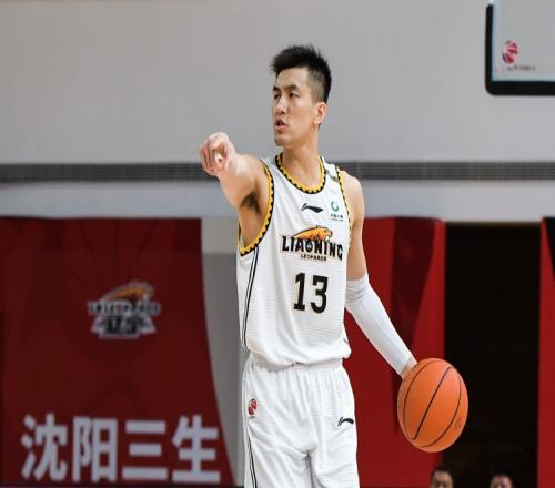 再添一项个人荣誉!被评为微博年度实力男运动员 郭艾伦回复:?