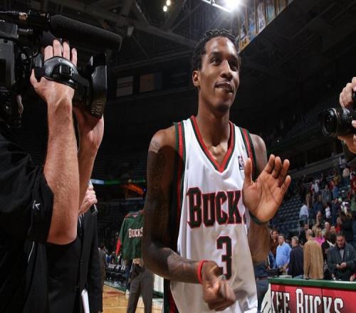詹宁斯:考虑NBA生涯加州最好的后卫是登威但只谈高中我排第一