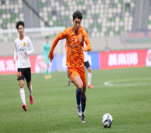 记者:参考托纳利禁赛,估计郭雨田也在泰国踢不了几天
