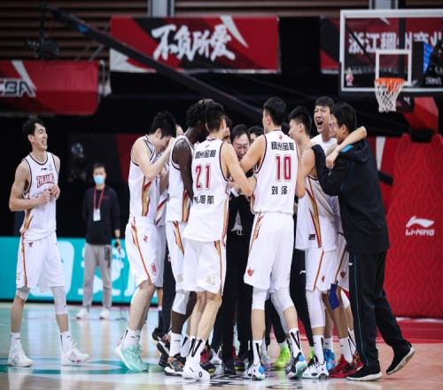 媒体人:辽宁稍微认真点比赛就花浙江足够努力但差距太大