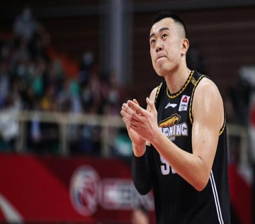 疯狂吃饼!韩德君12中8高效得20分11板4帽正负值高达+22