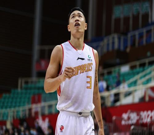 状态火热！贺希宁最近三战场均贡献24.6分4.3篮板2.7助攻