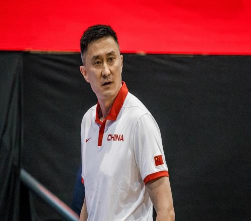 媒体人：CBA本赛季吹罚尺度接轨FIBA 是非常正确且有必要的
