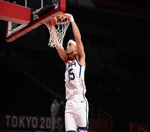 科尔:东京奥运时布克是出色的防守者&传球手他是完美的FIBA球员