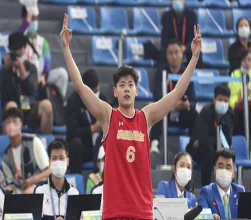 杨舒予:本次有不少新队员加入 需在训练中磨合并贯彻教练意图