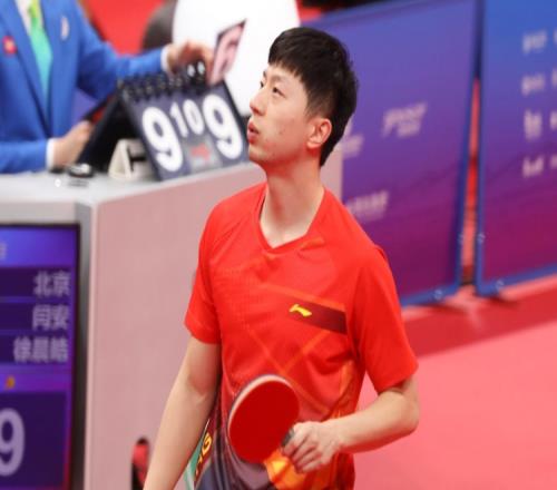 马龙、樊振东、林高远等国乒球员现身亚运场馆进行适应场地训练