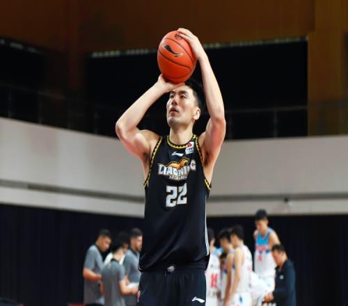 攻守兼备!李晓旭9中4贡献10分9板3断1帽 正负值+22最高