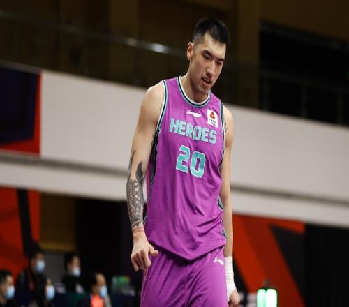 两双表现难救主!陶汉林11中4拿下13分12篮板
