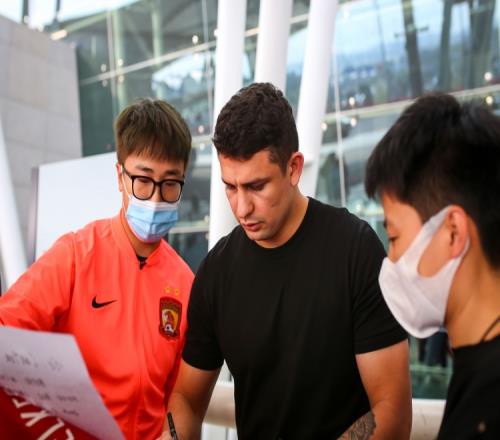 艾克森社媒悼念:为齐齐哈尔不幸罹难的学生家庭祈福