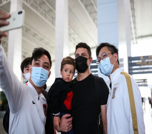 北青:因妻子临近分娩,艾克森推迟至23日返回中国