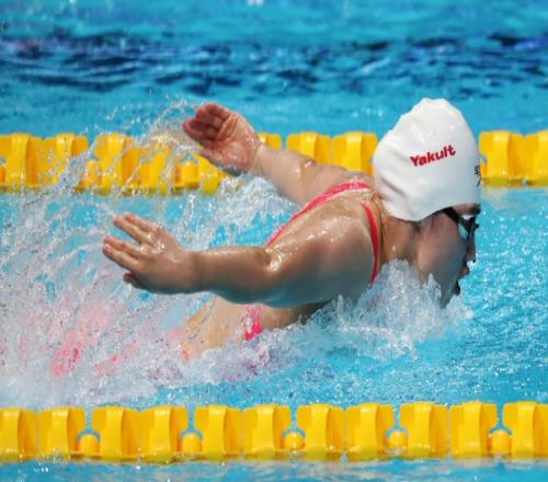 降维打击！大运会女子50米蝶泳半决赛：张雨霏25秒29破赛会记录第一晋级