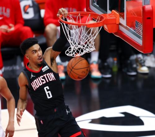 欢迎来到NBA时刻申京：小马丁在训练中隔扣了我他太快了