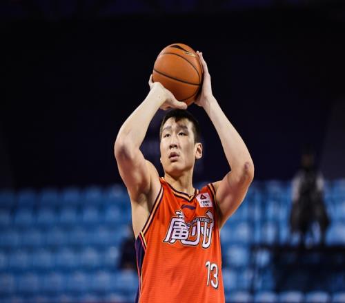 广州塔李炎哲开季三战场均26.4分钟8分8.7板4.7帽盖帽领跑联盟