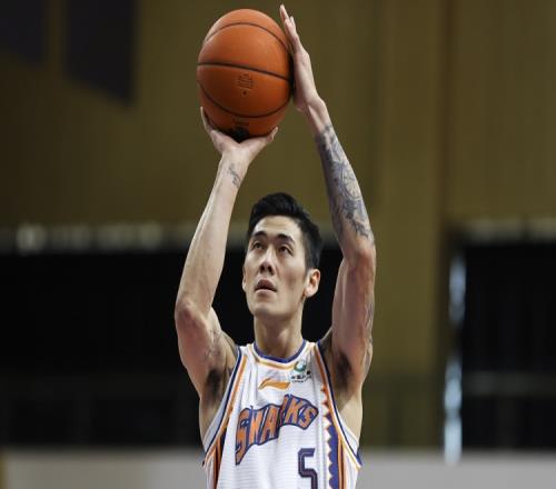 后场组合尽力了！刘铮14中6拿21分&李添荣13中7拿19分
