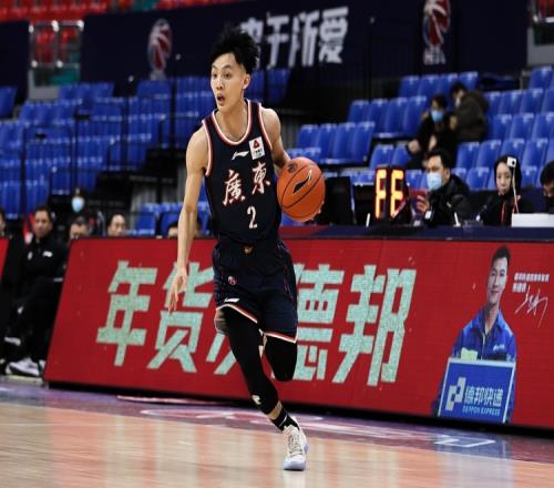 太稳了!徐杰12中7拿下16分6板 4前场板0失误