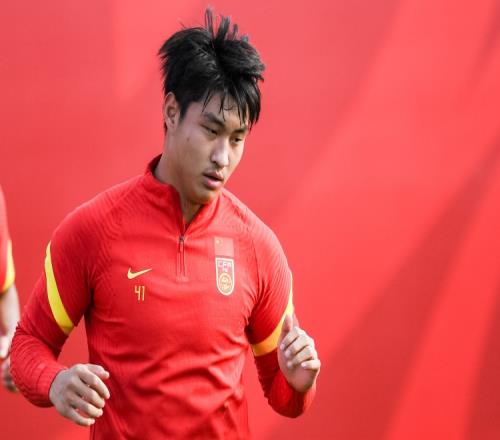 媒体人:足协若想扩大对郭田雨等人处罚,必须上报亚足联和FIFA