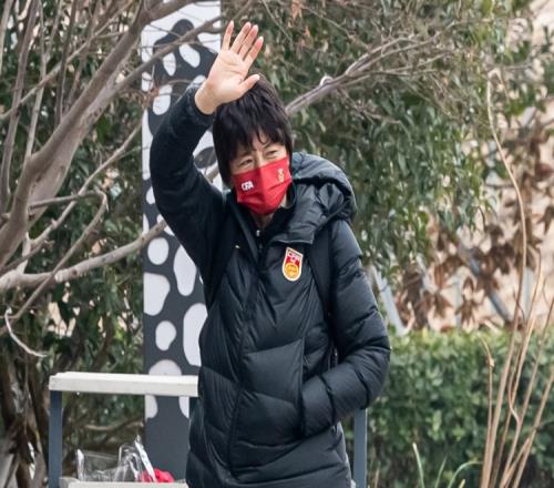 足球报：对阵英格兰这样的对手，中国女足不排除使用三后卫阵型