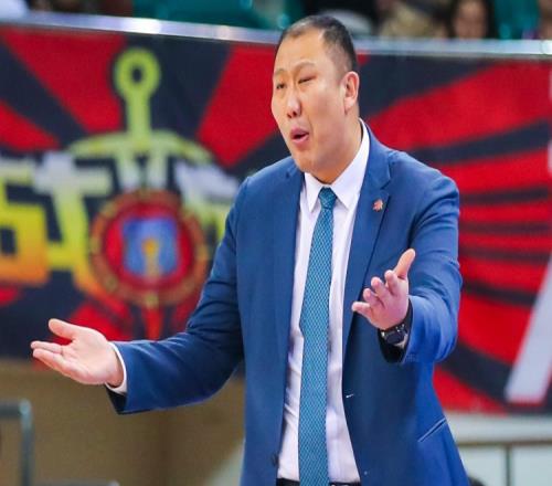 山东男篮官方:王晗不再担任球队主教练由丁伟接任