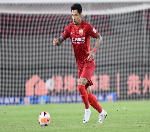 缺阵多久暂未知,记者:张琳芃伤势确认为腰伤