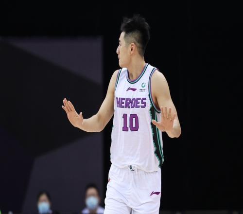 神准!乔文瀚全场三分5投全中 贡献21分7板3助 正负值达+19