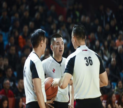 业内专家：CBA联赛努力提升判罚质量使比赛更加激烈精彩
