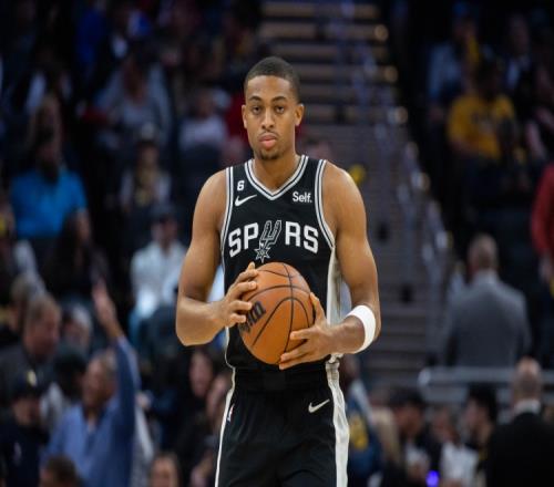 飙中6记三分!凯尔登-约翰逊19投8中砍下33分3板4助2断