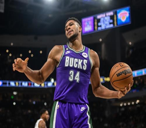 武圣:以字母哥目前的专注程度看 他能同时拿MVP&DPOY&冠军