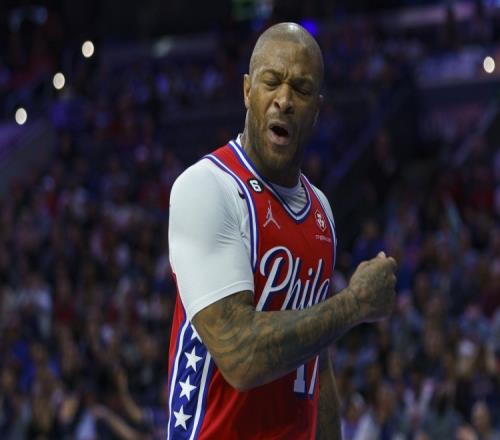 专注!塔克今晚登场36分36秒为NBA历史0出手命中最长出战时间