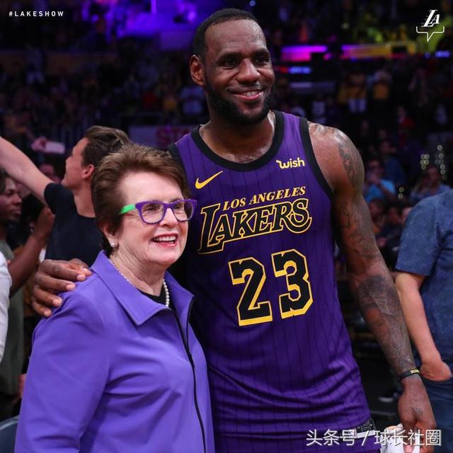 nba直播金夫人（场外新闻传奇之间的会面詹姆斯赛后与网坛传奇比利简金）