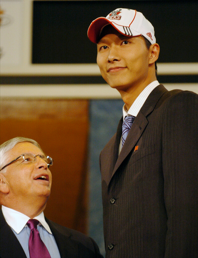 篮球比赛视频nba姚明（回看15年前的今天）